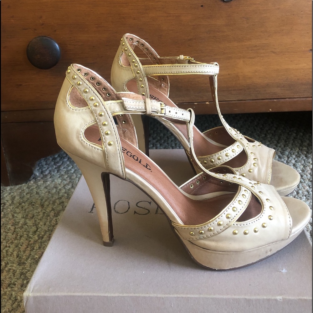 Rosegold Heels.